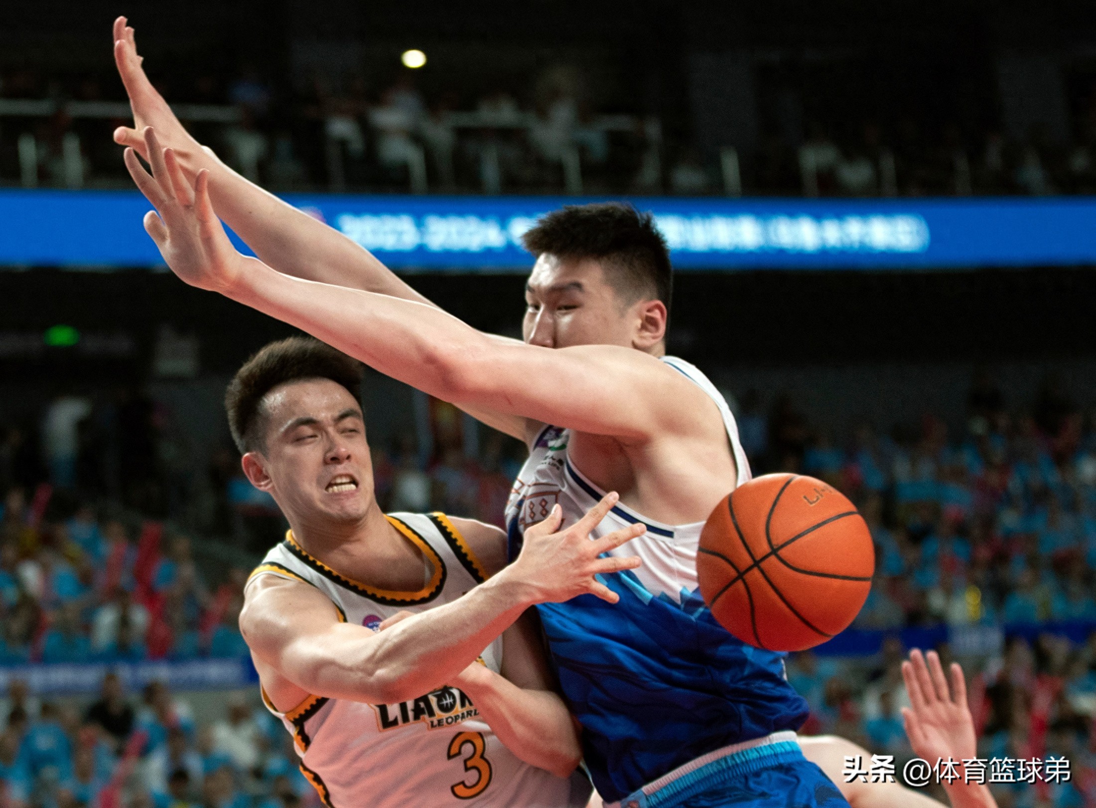 包含NBA总决赛今夜再迎强敌，辽宁本钢强势反弹，主帅态度——话题不断，阵容厚度经受考验的词条