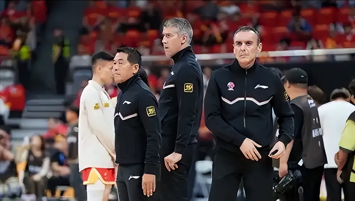 包含集结日阿斯顿维拉内部沟通：CBA常规赛节点到来，气氛紧张，更衣室氛围转暖的词条