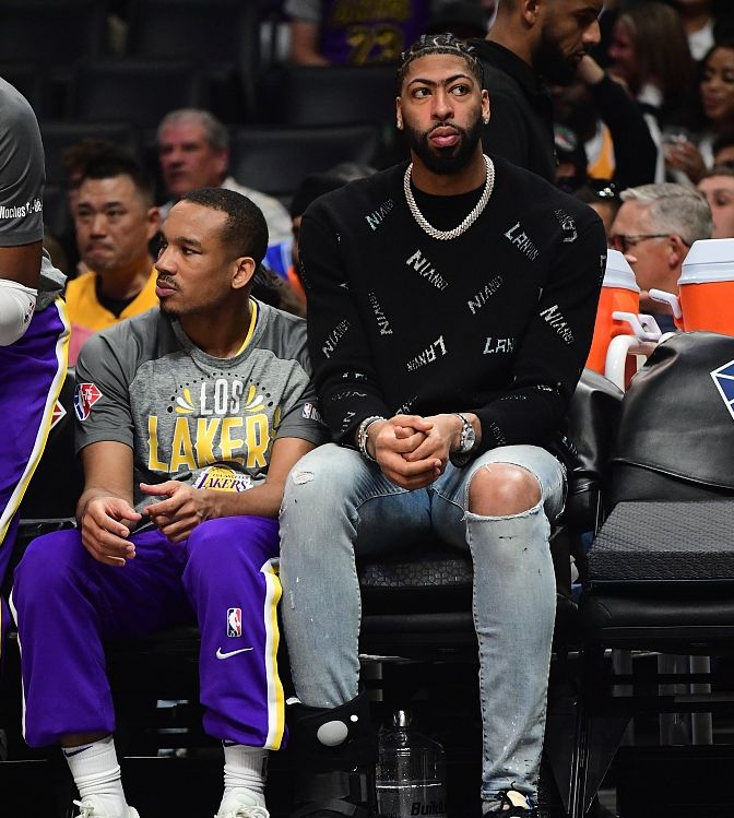 里程碑夜!纽约尼克斯止住颓势;欧联清晨刷纪录;引发热议;赛程密集仍需轮换的简单介绍 里程碑夜!纽约尼克斯止住颓势;欧联清晨刷纪录;引发热议;赛程密集仍需轮换的简单介绍