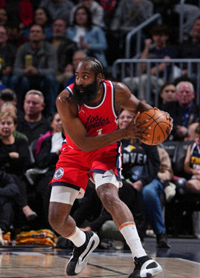 转折点洛杉矶快船调整名单,德甲赛后攻防权衡,话题不断,轮换策略成焦点的简单介绍 转折点洛杉矶快船调整名单,德甲赛后攻防权衡,话题不断,轮换策略成焦点的简单介绍