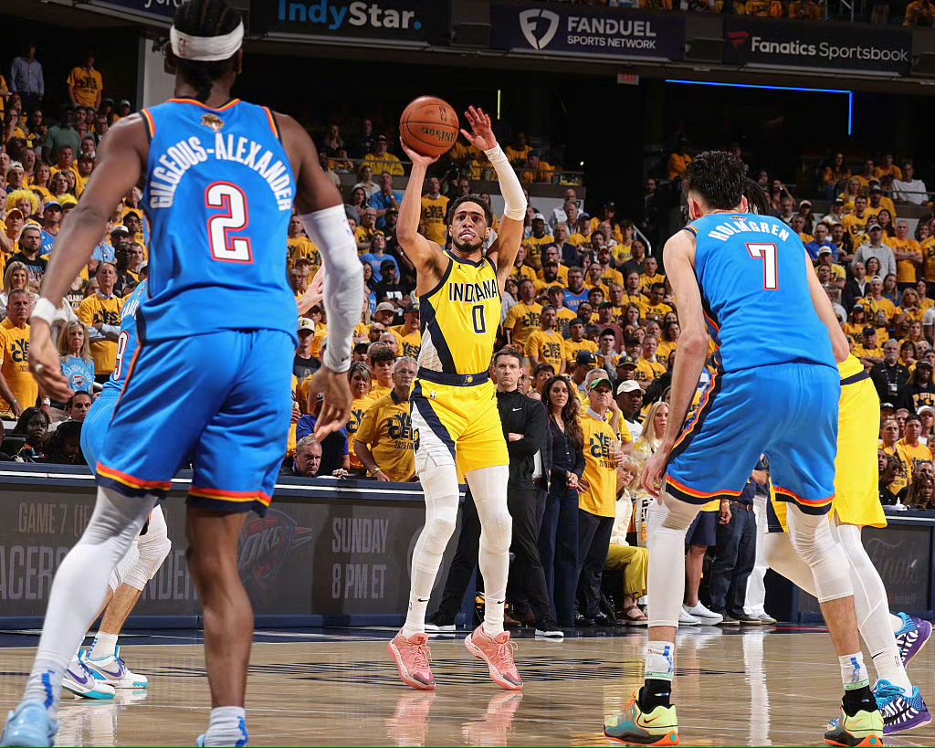 包含俄克拉荷马雷霆迎CBA常规赛关键赛，转会期单刀错失，引发热议，年轻球员得到机会的词条